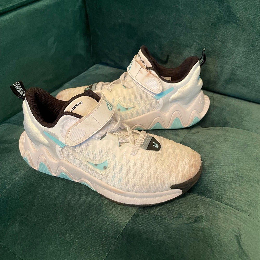 Youth Giannis Basketball Shoes